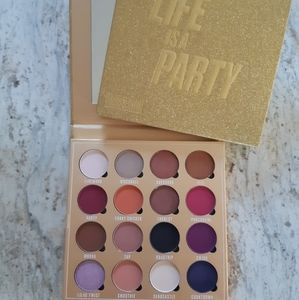 Makeup revolution Life is a Party